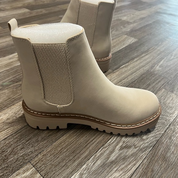 Soda Brand Chelsea Pull on Boots - Picture 2 of 7